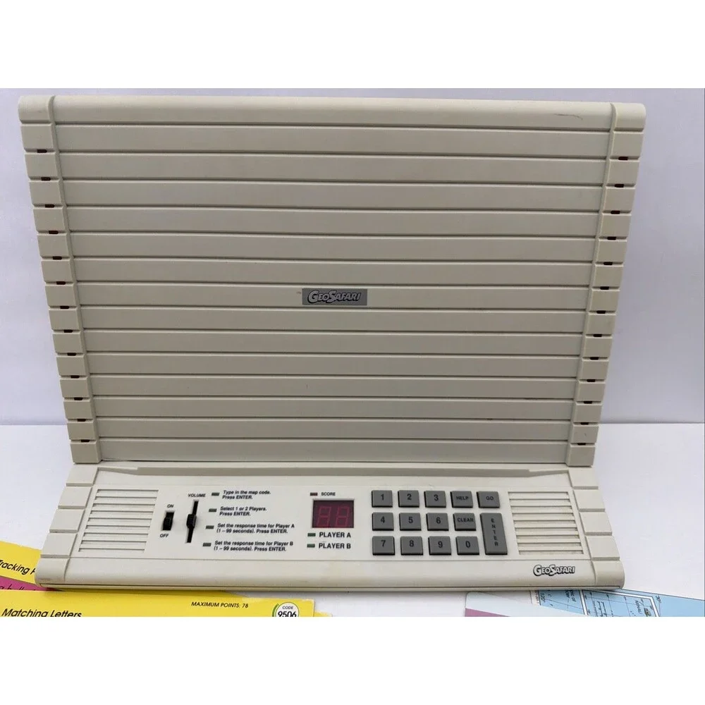 GeoSafari  Vintage Electronic Learning Game EI-8700 with 13 game cards+ US Map